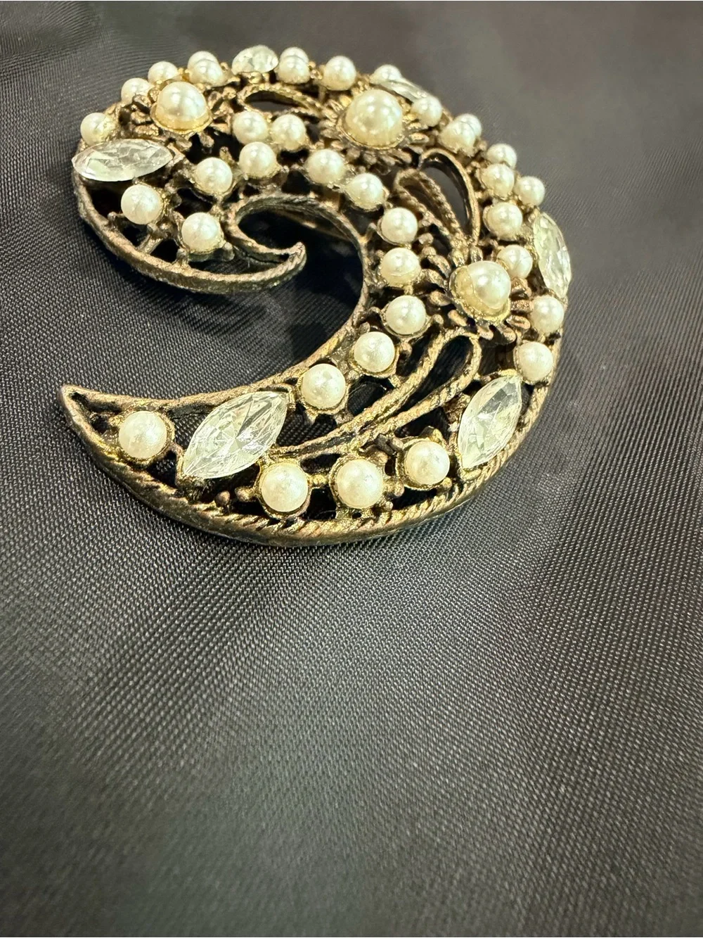 Vintage Gold Tone Faux Pearl & Rhinestone Statement Brooch